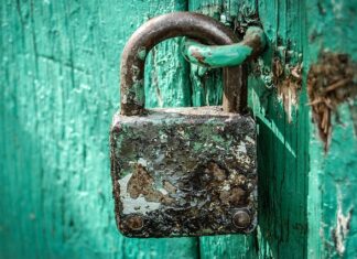 Czy aby zachować bezpieczeństwo informacji chronimy je przed zagrożeniami? Czy aby zachować bezpieczeństwo informacji chronimy je przed zagrożeniami?