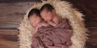 Dlaczego dziecko ciągle się przytula?