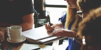 Z czego składa się tabela SQL?